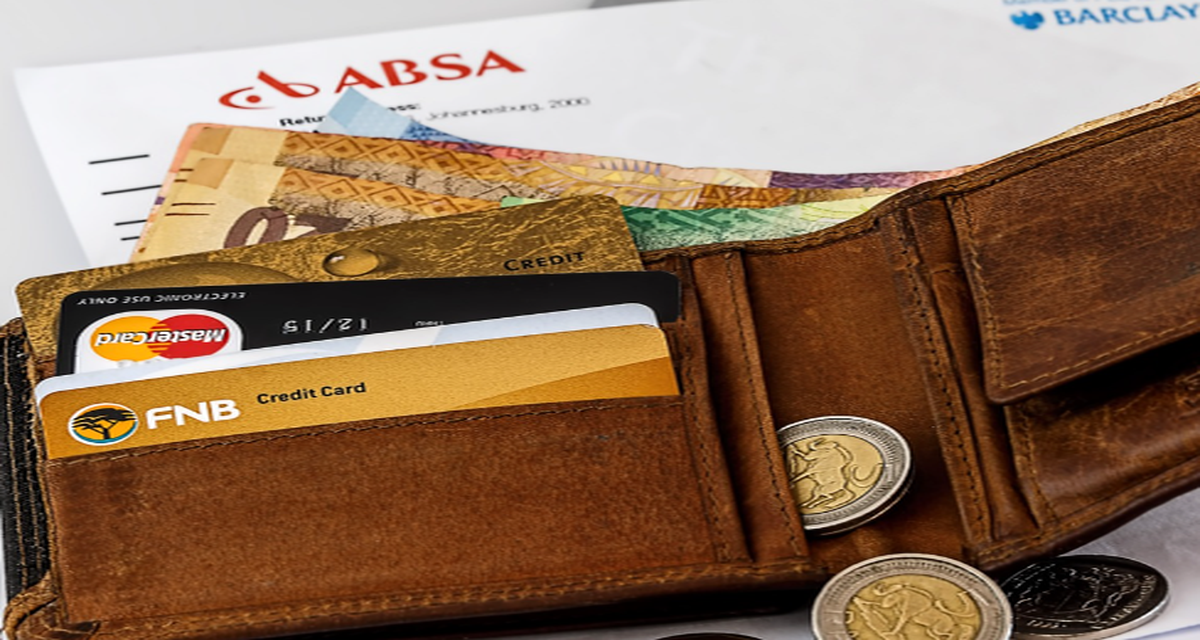 동시에 꼭지가 진한 녹색을 띠고 촉촉해 보이는 것을 선택해야 합니다. 또한 딸기 표면의 노란 3